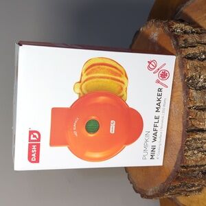 Pumpkin Mini Waffle Maker Dash New in Box